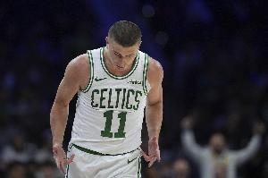 稳定火力！半场普理查德7中4拿11分 安芬尼·西蒙斯6中4得10分